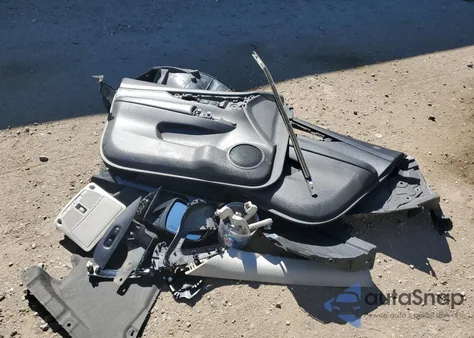 2015 Nissan Rogue S z USA, uszkodzony, nr VIN 5N1AT2MV4FC777121